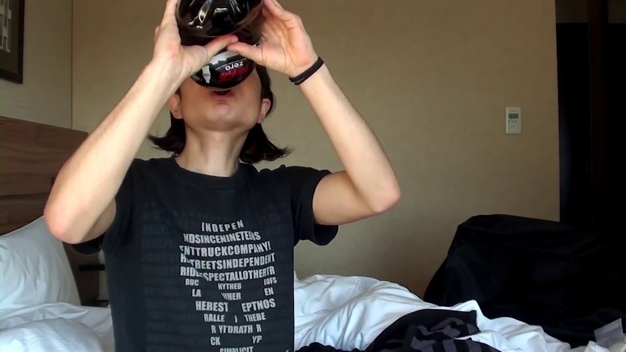 Boire 2L de Coca cul-sec sans roter... Challenge difficile!