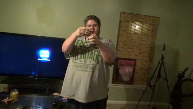 Un homme en colère contre la victoire de Batista au catch