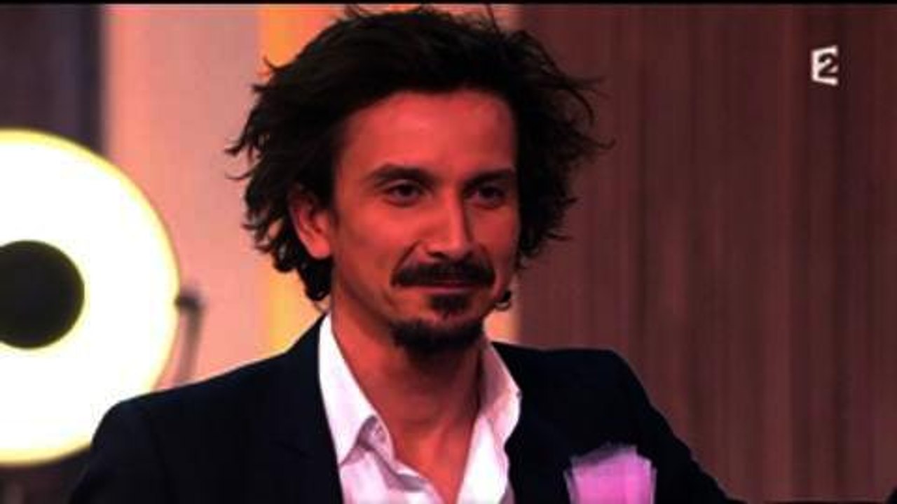 La chute d'Arnaud Tsamère dans "Comment ça va bien ?!"