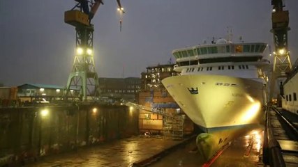 Cruise Ship Cut in Half Then Stretched 99 Feet (Time-lapse)