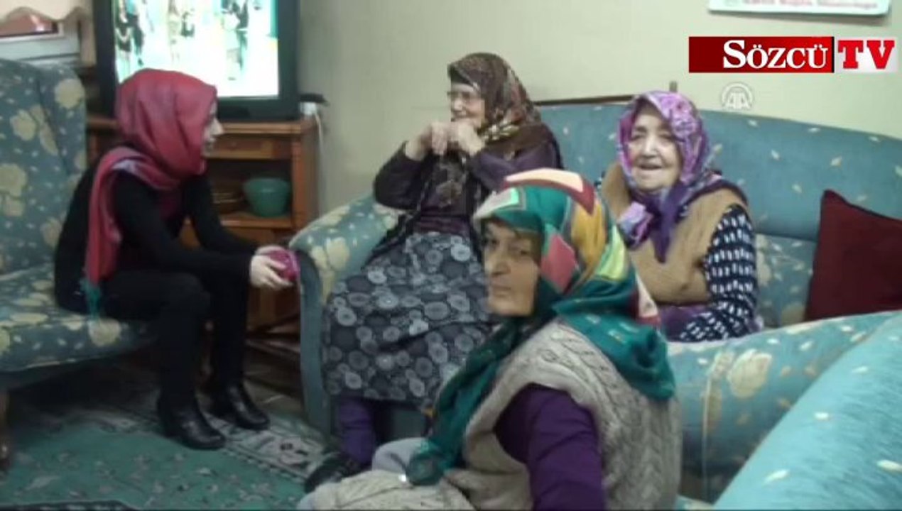 Cezasını keman çalarak çekiyor