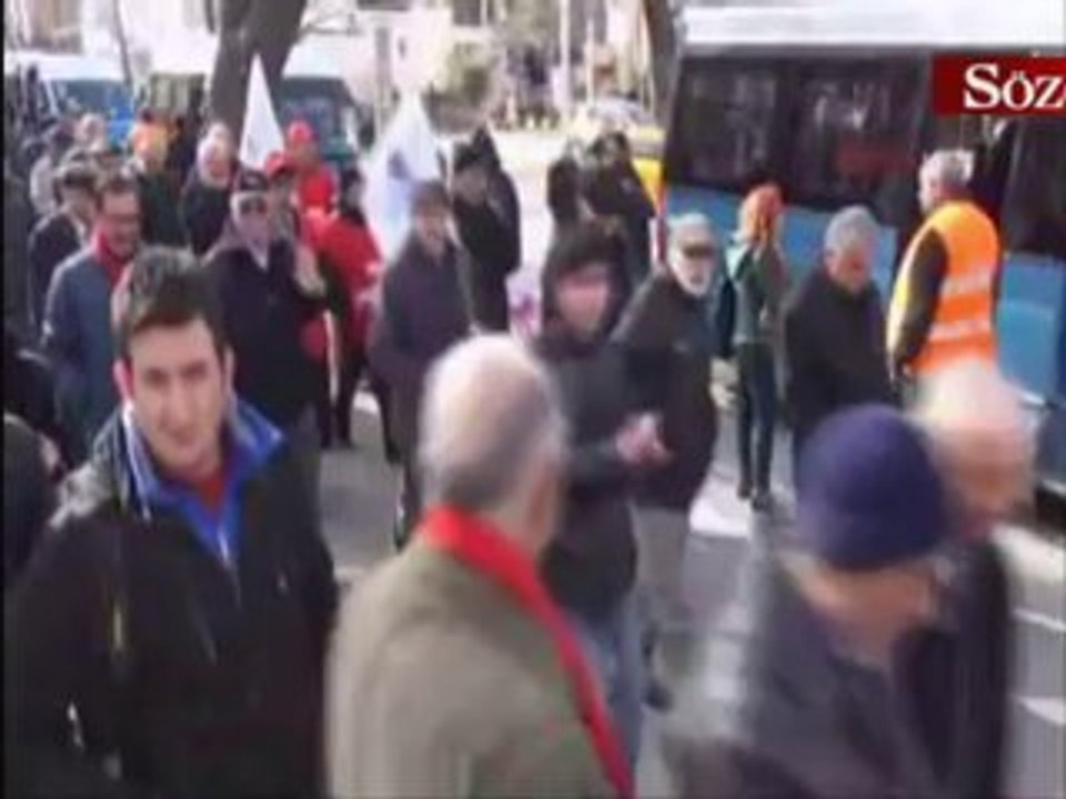 Başbakanlık önünde emeklilerden zam tepkisi