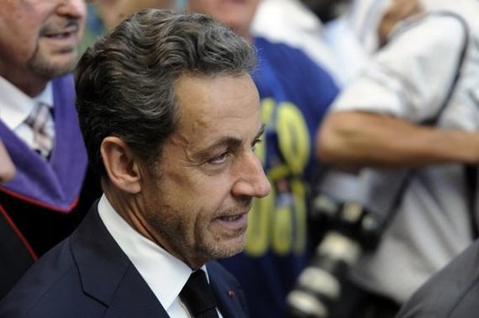 Châteauvallon : Nicolas Sarkozy évoque ses vacances longues - ZAPPING ACTU DU 30/01/2014