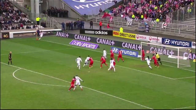 Rouge et Noir : Paul-Georges Ntep rejoint le Stade Rennais F.C.!