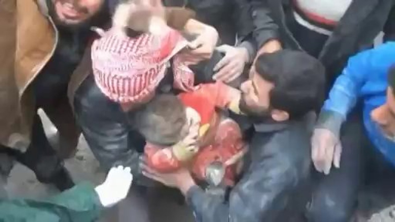 Syrie : une fillette de 14 mois sortie des décombres après des bombardements
