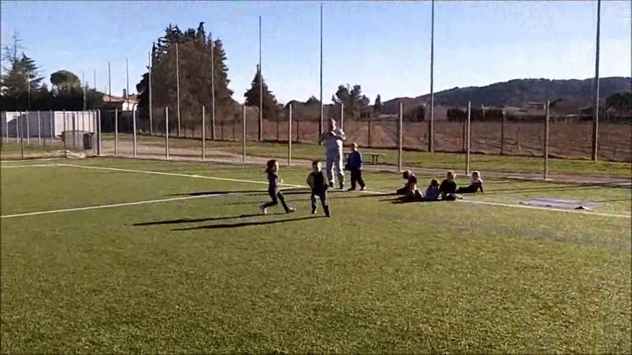 Balle ovale à la maternelle