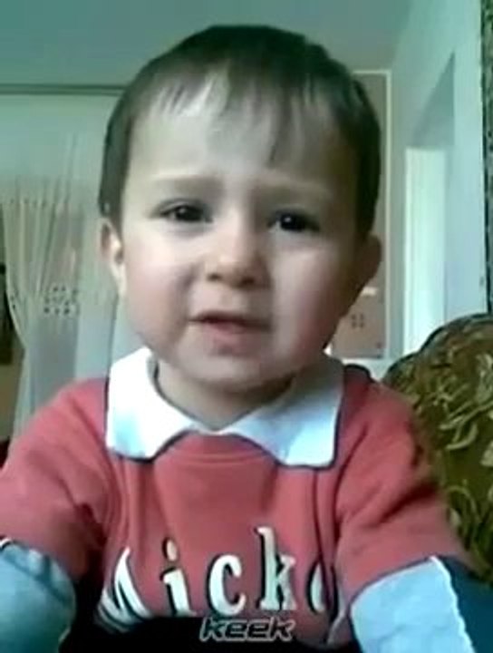 ﻃﻔﻞ ﺭﻭﺳﻲ ﻳﻘﺮﺃ ﺍﻟﻔﺎﺗﺤﺔ ﺑﻄﺮﻳﻘته الخاصة