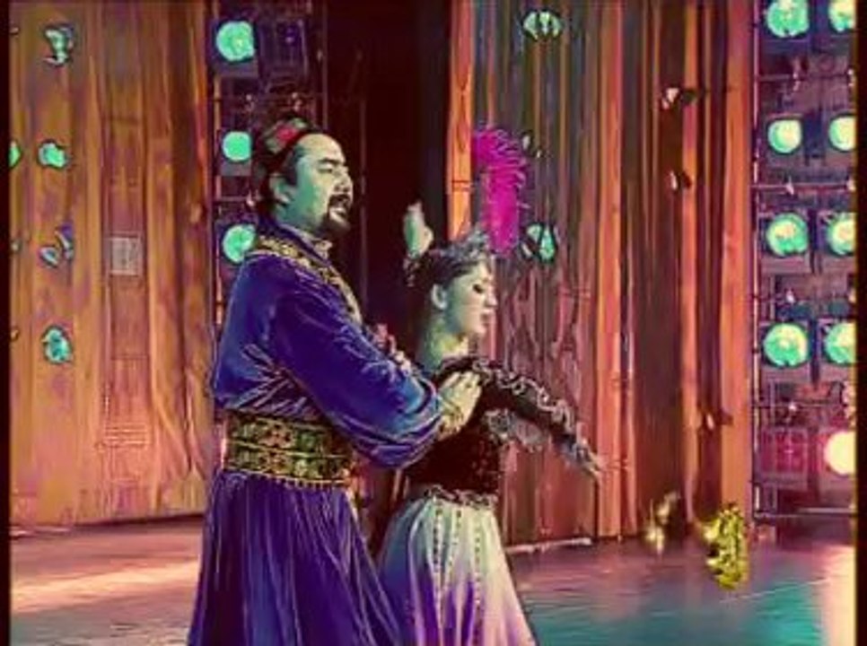 Uyghur couple dance (Leper)