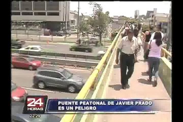 Puente peatonal de Javier Prado podría colapsar por daños en su estructura