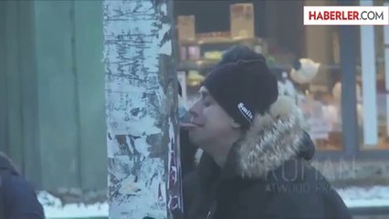 Adamın Dili Direğe Yapıştı, Görenler Ne Yapacağını Şaşırdı