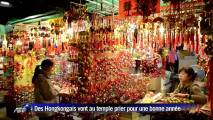 Les Hongkongais vont au temple prier pour une bonne année