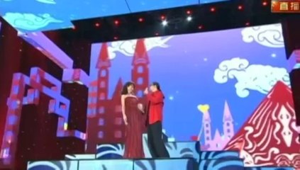 Sophie Marceau chante "La vie en rose" à la télé chinoise