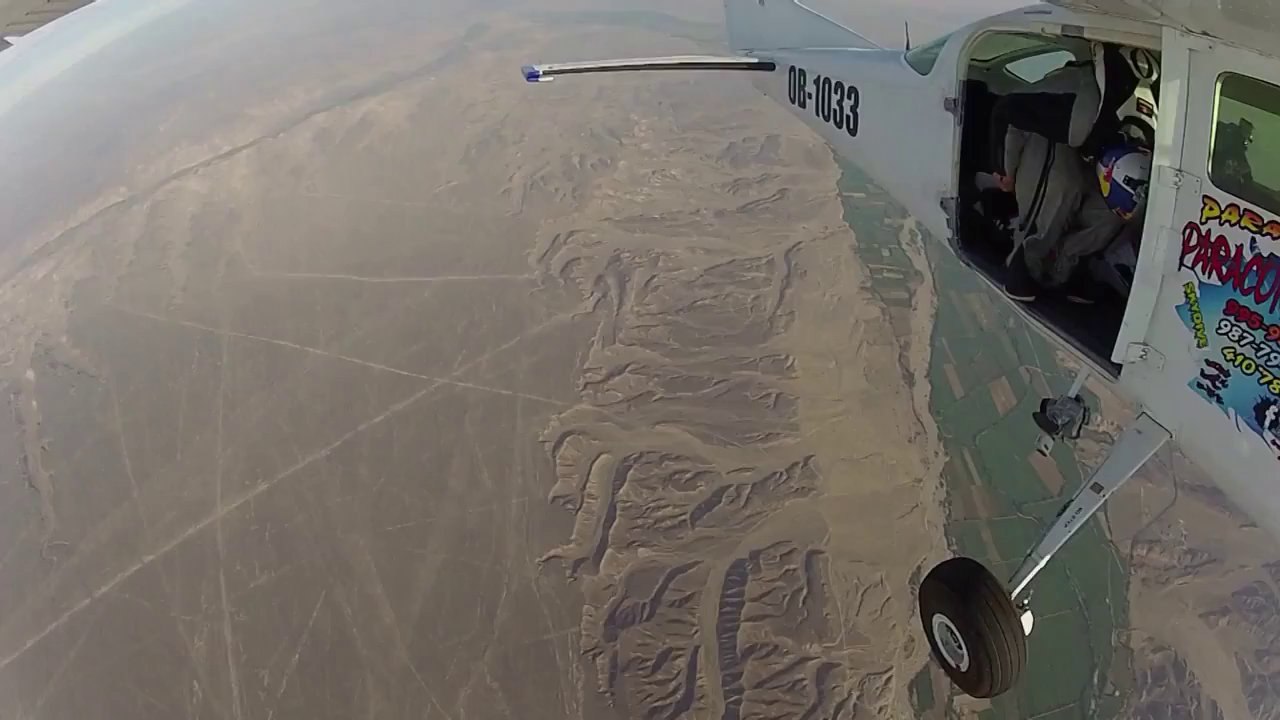 Premier vol en Wingsuit au dessus des Géoglyphes de Nazca
