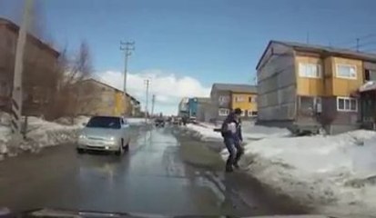 Pedestrian falling in giant hole! Funny...