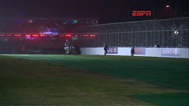 Record de saut en scooter des neiges