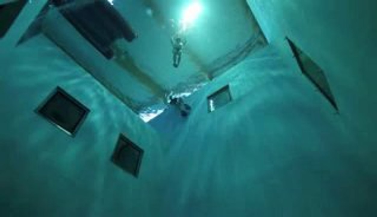 Guillaume Néry playing at NEMO 33, deepest swimming pool in the world