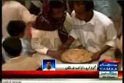 PTI workers looting food after Shah Mehmood Qureshi speech in Multan Jalsa