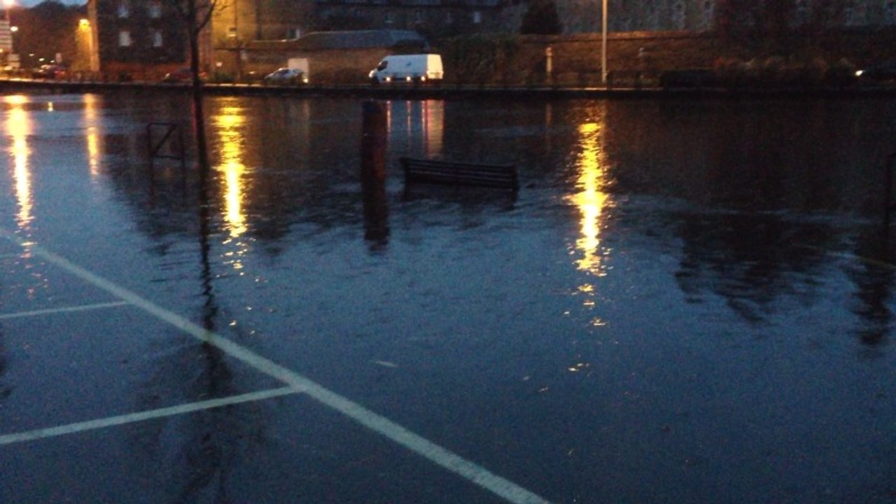 Les quais d'Aiguillon inondés