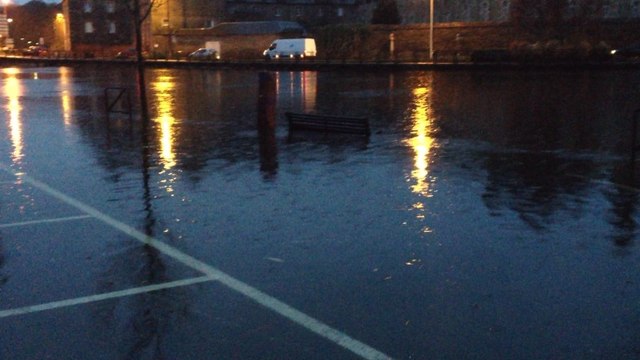 Les quais d'Aiguillon inondés