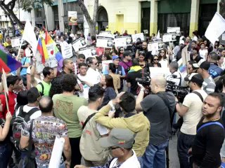 Tomados de la mano, activistas entregaron Proyecto de Ley de Matrimonio Civil Igualitario