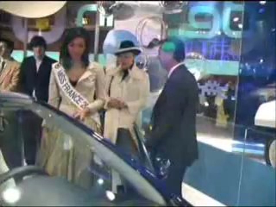 Miss France reçoit les clés de son cabriolet !