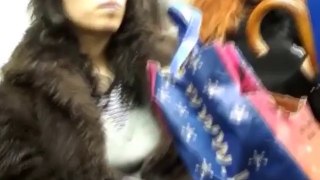 Mulheres são flagradas olhando para pênis de passageiro em metrô