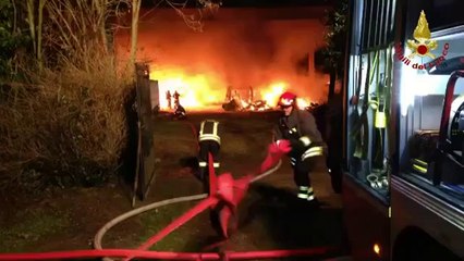 Luino (CO) - Incendio nella rimessa dei camper (20.01.14)