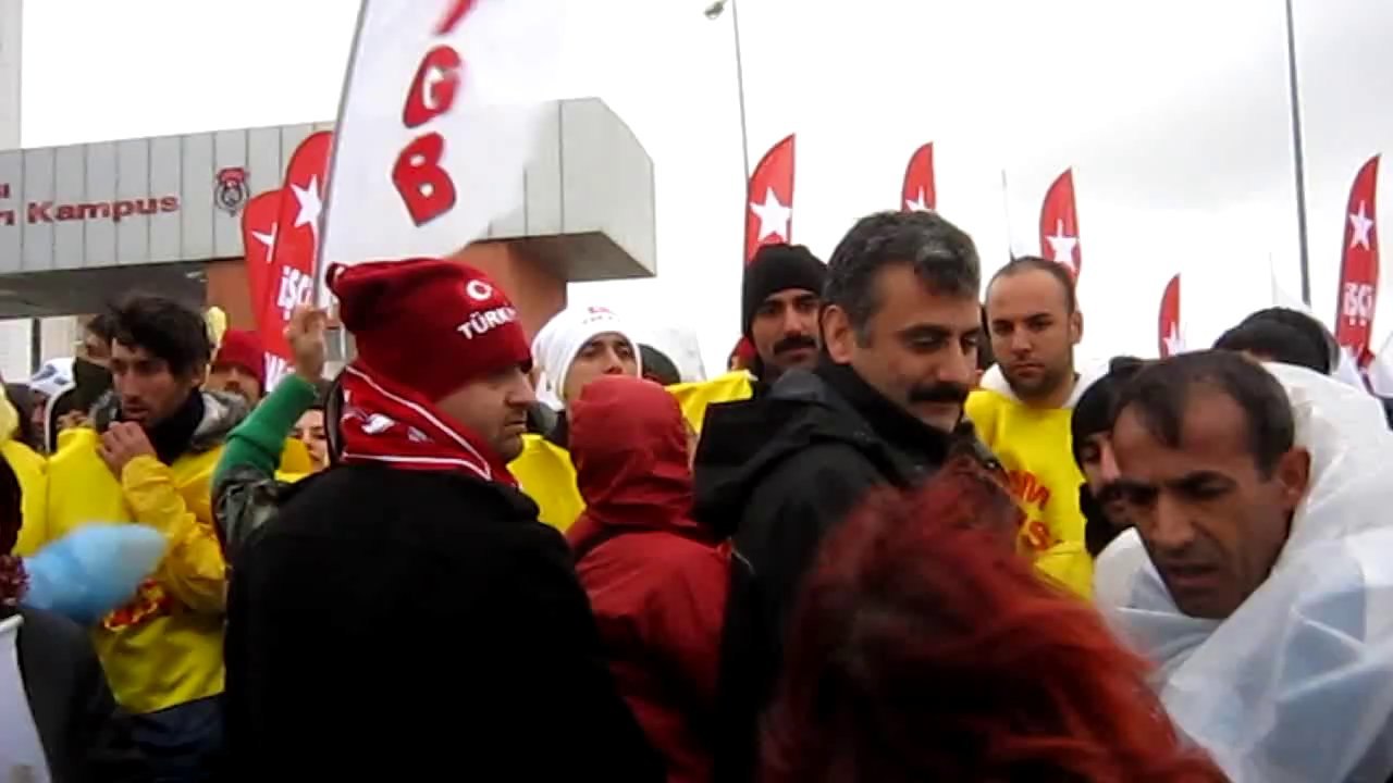 SİLİVRİ'DE VATANSEVERE İLK BARİKAT :TGB- iŞÇİ PARTİSİYDİ (1)