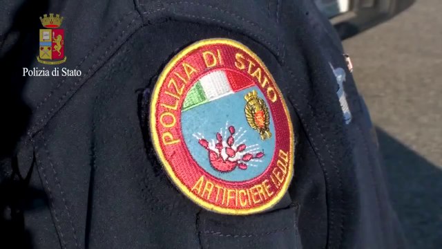 Polizia di Stato - Le attenzioni nel maneggiare i fuochi d'artificio (24.12.13)