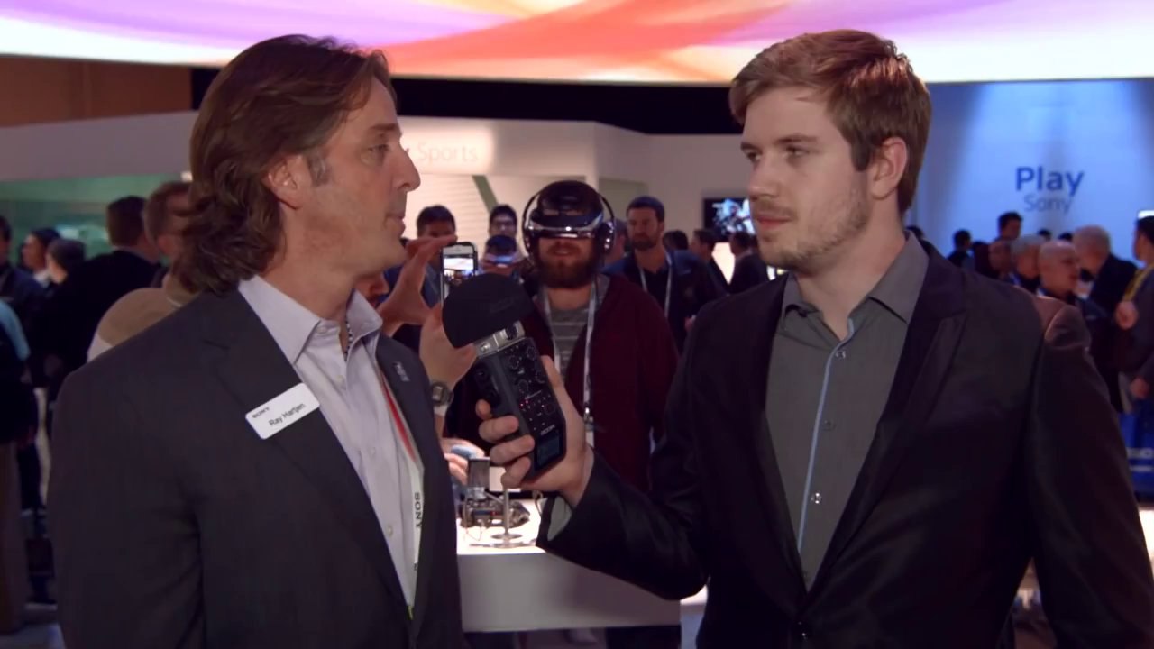 Sony Head Mounted Display HMZ-T3W - CES 2014