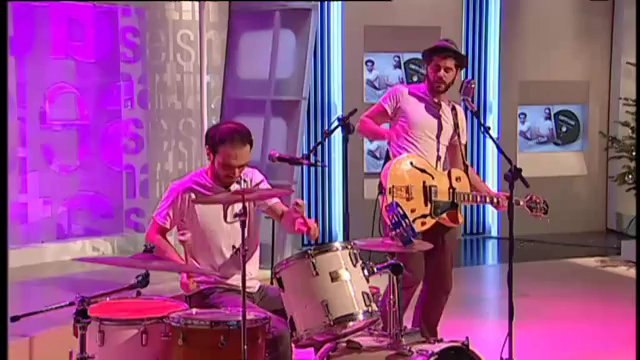 TV3 - Els Matins - Els Empty Cage interpreten Vine amb mi