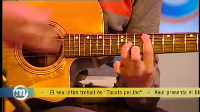 TV3 - Els Matins - Cesk Freixas interpreta Tornarem a brindar per la vida