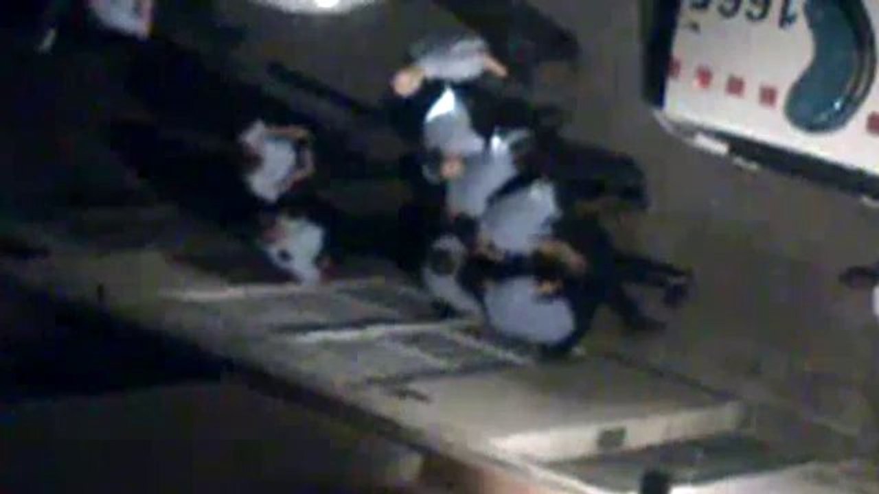 TV3 - Telenotícies - El "cas Raval", segons els vídeos dels veïns