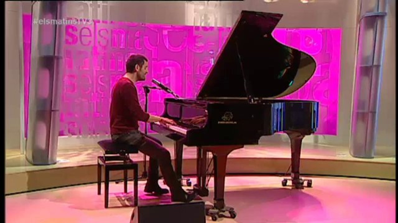 TV3 - Els Matins - Joan Dausà interpretant un popurri de cançons del seu primer CD "Jo mai mai"