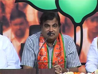 Nitin Gadkari sents legal notice to Kejriwal