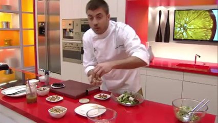 Amanida de formatge amb fruita de tardor i carquinyolis