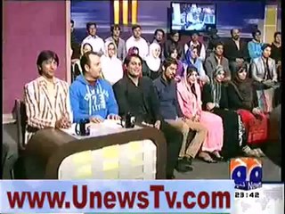 Larki Nawaz Sharif Ki Tareef Karte Huwey