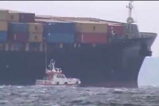 Dev gemi karaya oturdu