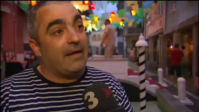 TV3 - Telenotícies - La Plaça de la Farga, la millor decorada a Sants