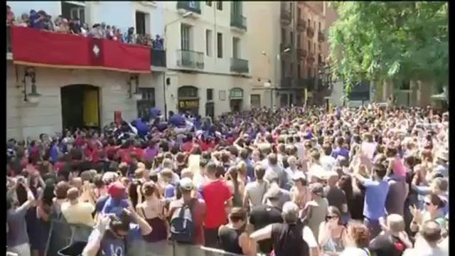 TV3 - Telenoticies - Accident casteller a les festes de Gràcia