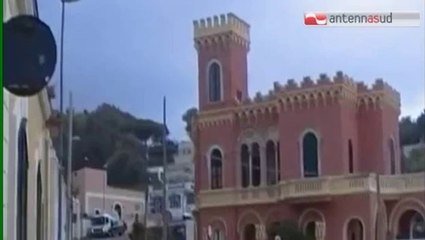 TG 08.01.14 Tricase: 15enne fugge dalla comunità e si lancia in mare, salvata dai carabinieri
