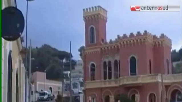 TG 08.01.14 Tricase: 15enne fugge dalla comunità e si lancia in mare, salvata dai carabinieri