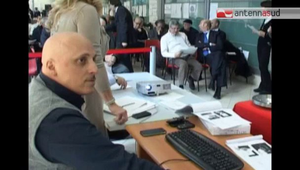 Video TG 07.01.14 Bari, gli oggetti smarriti venduti all'asta. Il ricavato in beneficienza