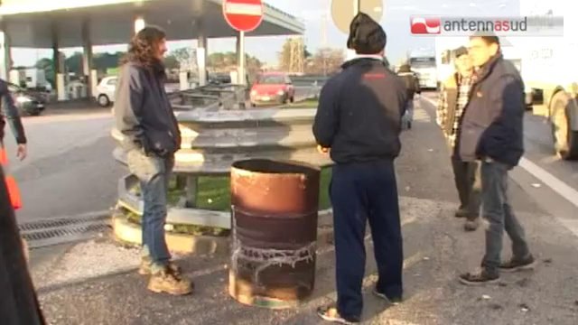 TG 12.12.13 A Bari si allenta la protesta dei Forconi, corteo nel centro cittadino