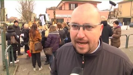SCUOLE SPORCHE, GENITORI IN STRADA