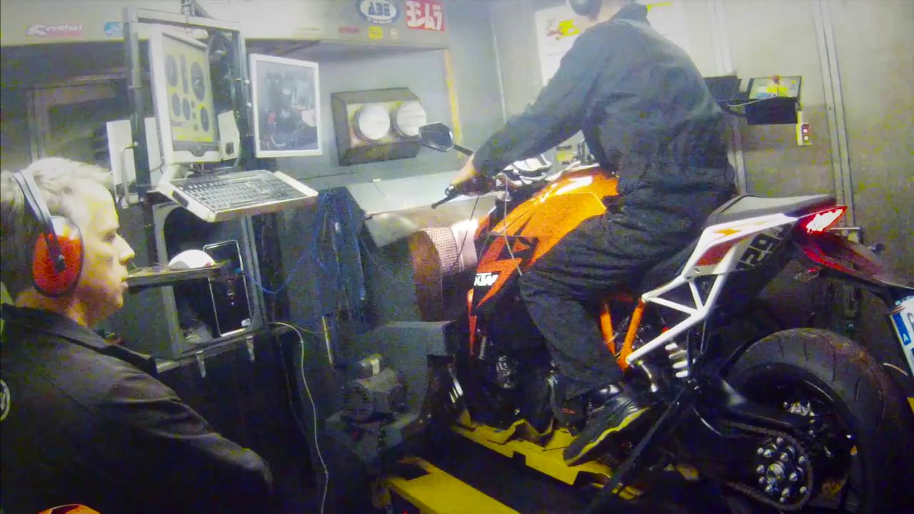 Super naked speed test and dyno | Group Test | Motorcyclenews.com
