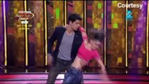 Sidharth dances with Swarali on Dance India Dance