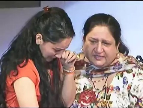 Sanjay Dutt visits dargah to pray for Manyata's health