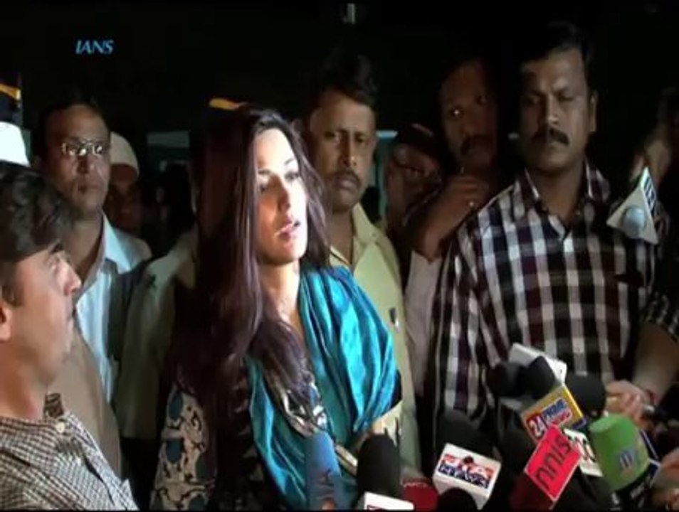 Bollywood in tears at Farooque Sheikh's funeral