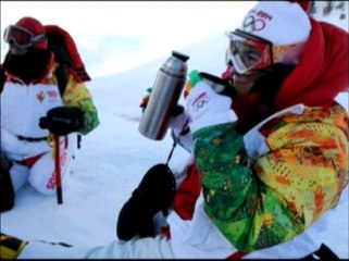 La flamme olympique allumée au mont Elbrouz